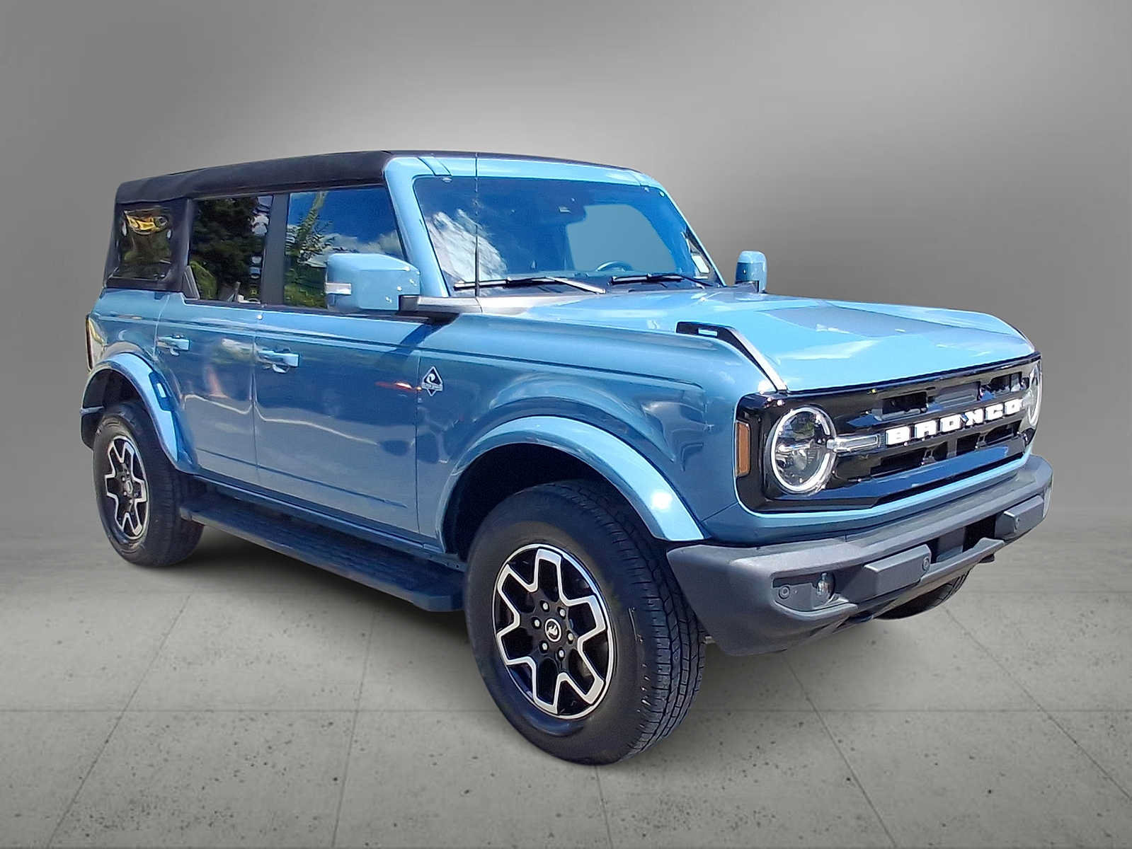 Used 2023 Ford Bronco Outer Banks AWD/4WD image 2