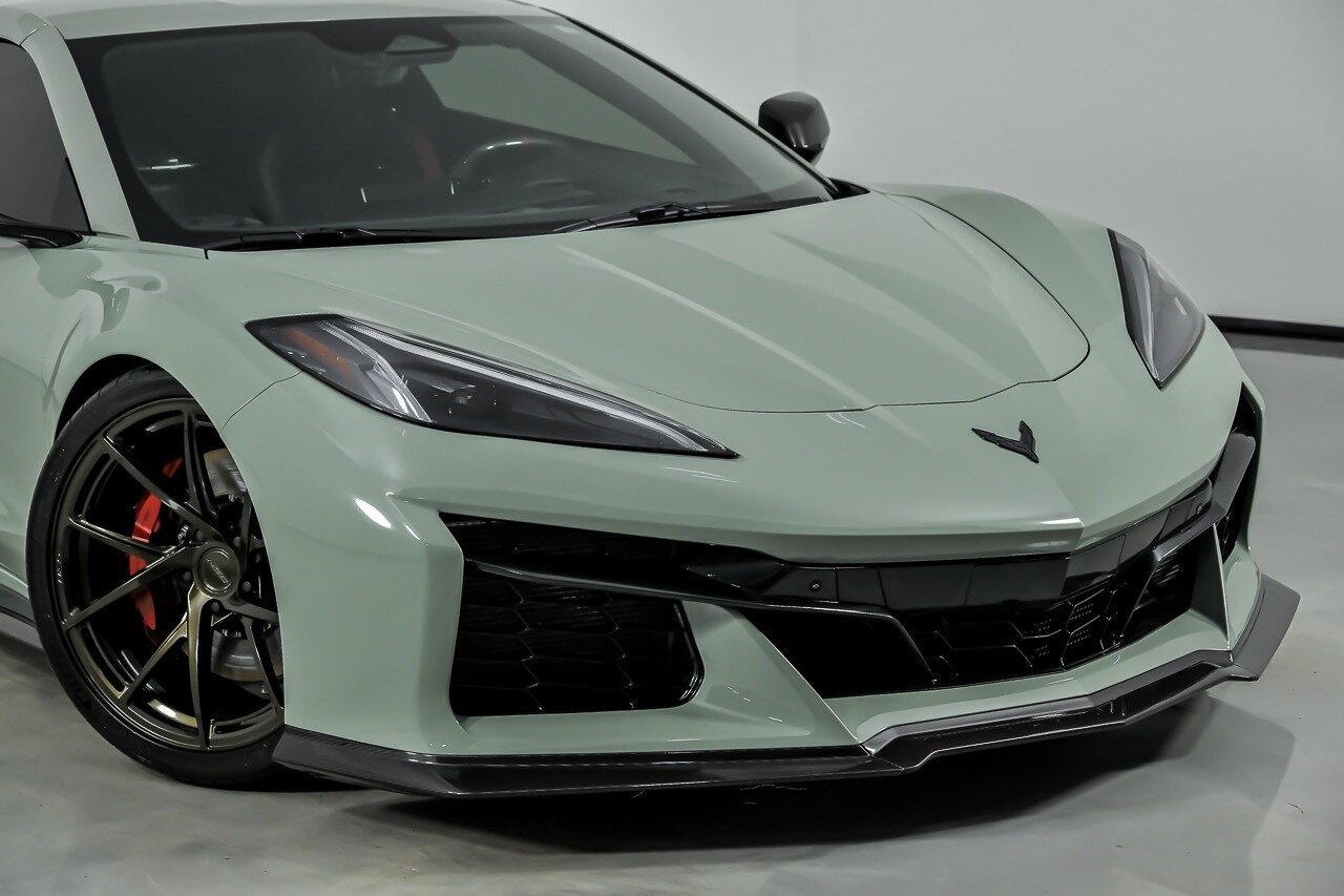 Used 2024 Chevrolet Corvette Z06 w/ Stealth Interior Trim Package RWD image 3