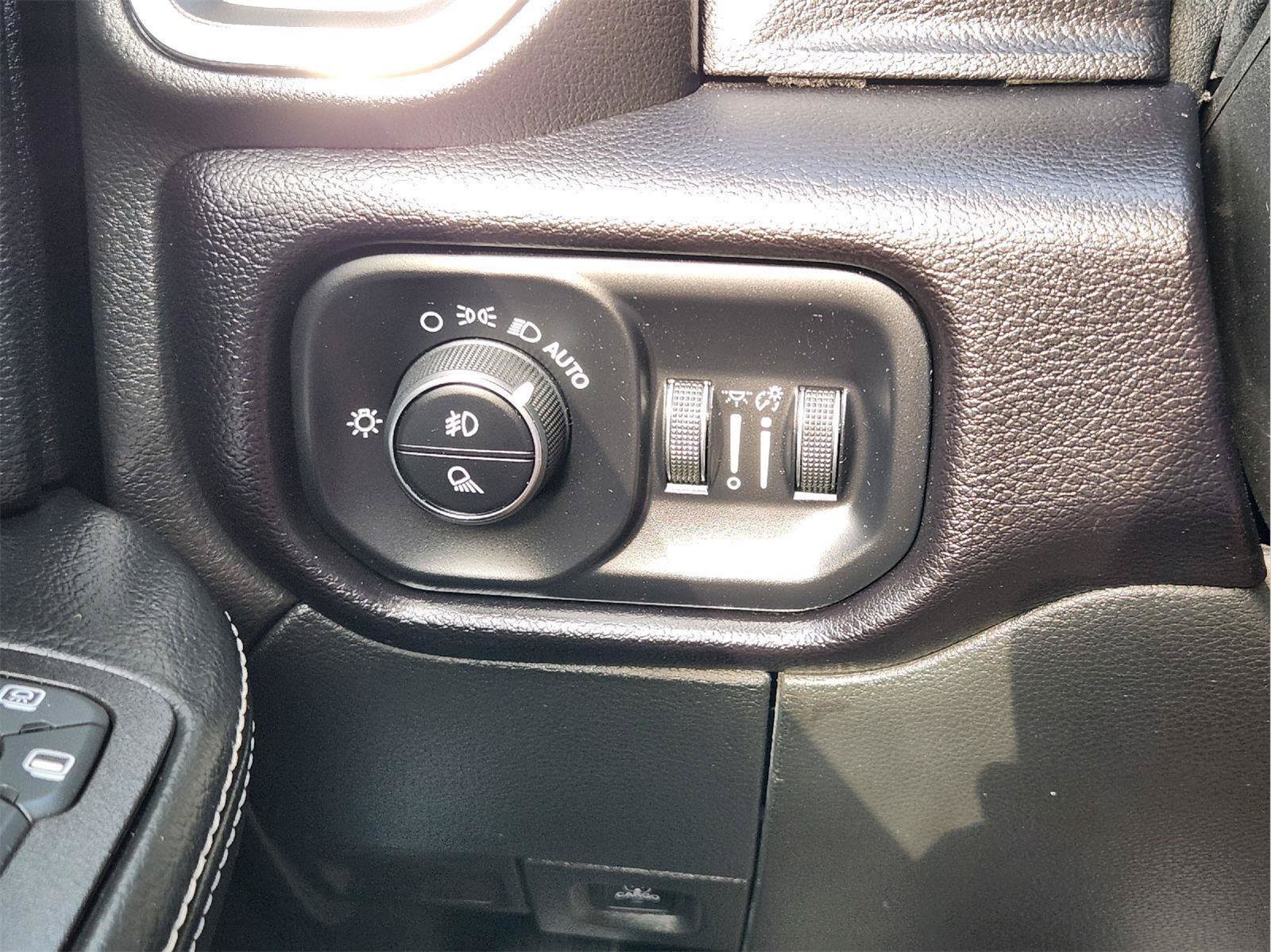 Used 2025 RAM 2500 Laramie AWD/4WD image 18