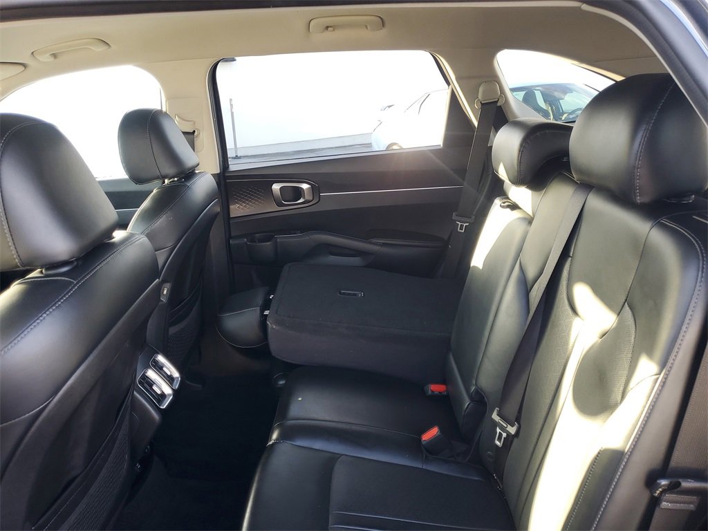 Used 2021 Kia Sorento S image 10