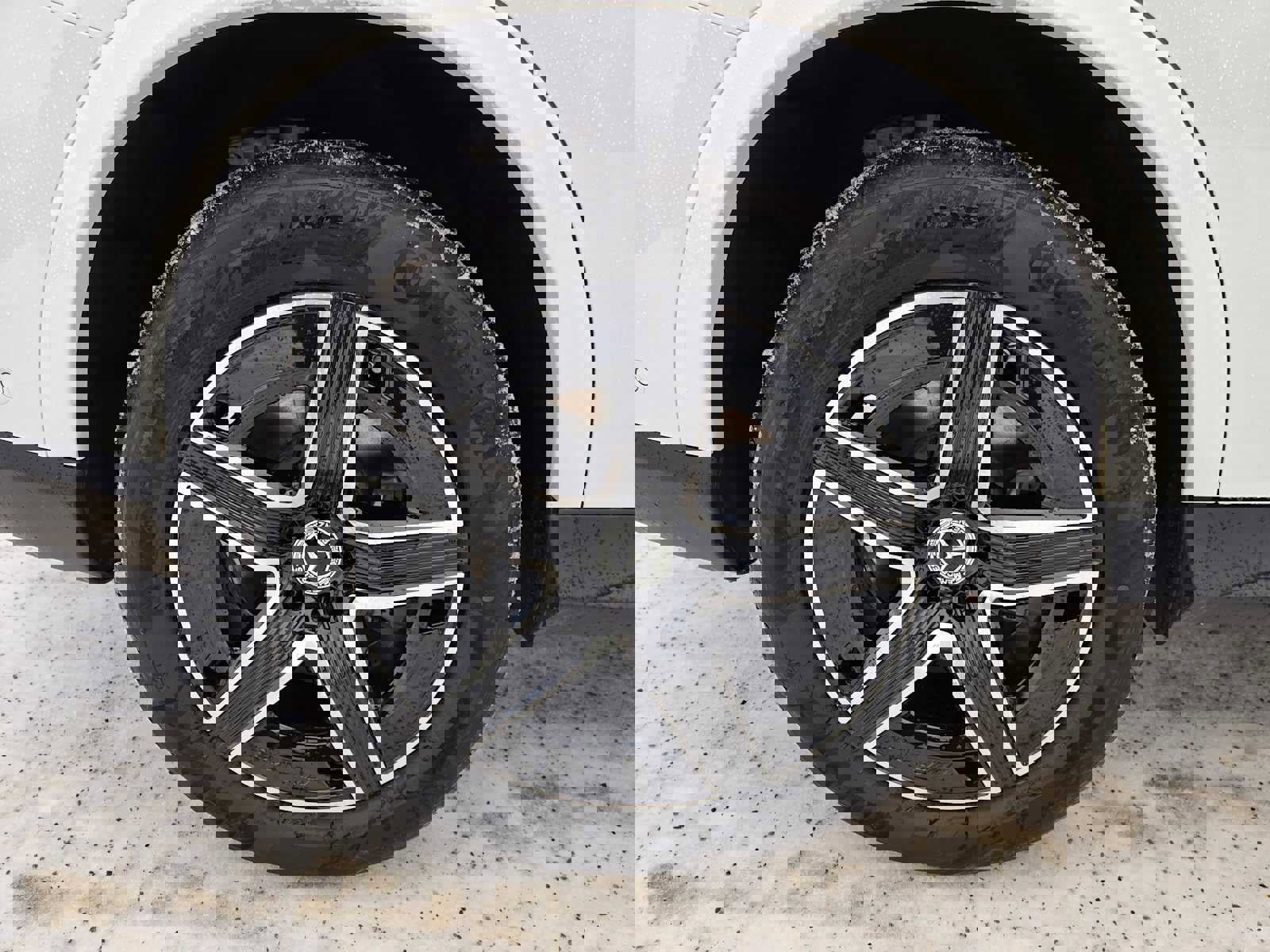 Used 2025 Mercedes-Benz GLC 350e 4MATIC image 9