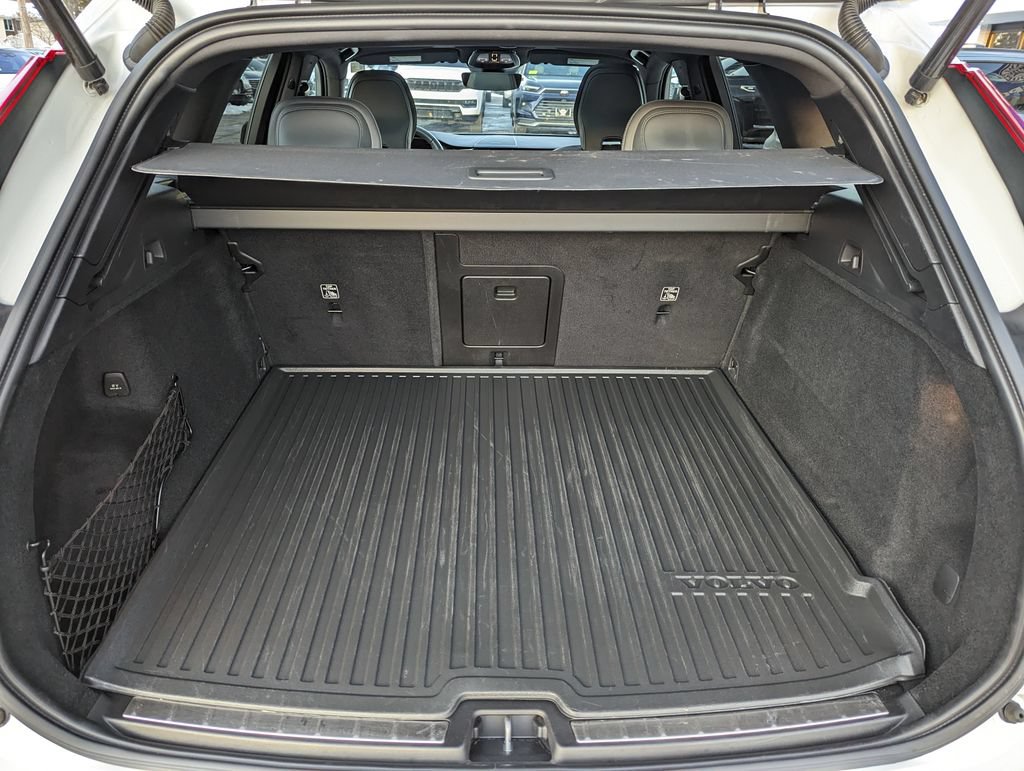 Used 2022 Volvo XC60 B5 R-Design w/ Advanced Package AWD/4WD image 42