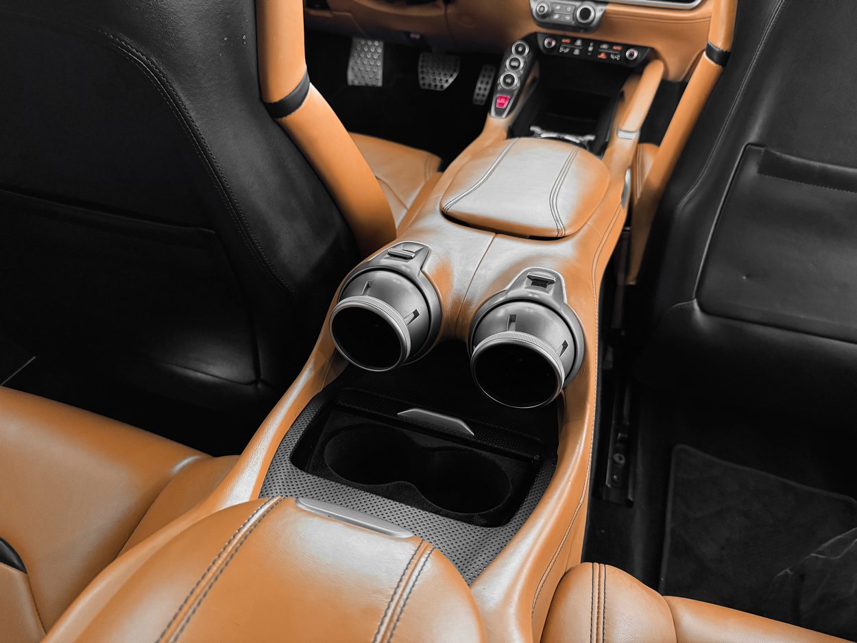 Used 2018 Ferrari GTC4Lusso T image 32