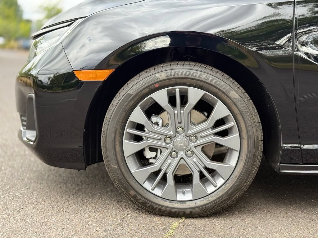 Used 2025 Honda Odyssey Touring image 9