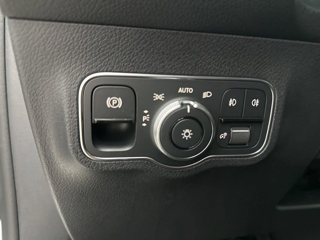 New 2026 Mercedes-Benz GLB 250 4MATIC image 18