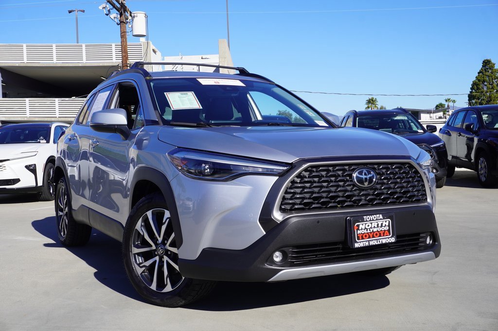 Certified 2022 Toyota Corolla Cross XLE image 4