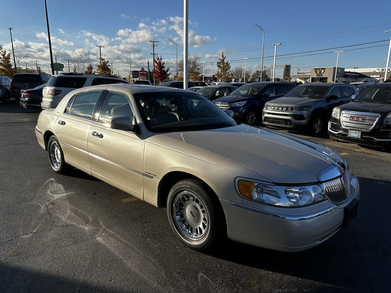Used 2000 Lincoln Town Car Cartier image 9