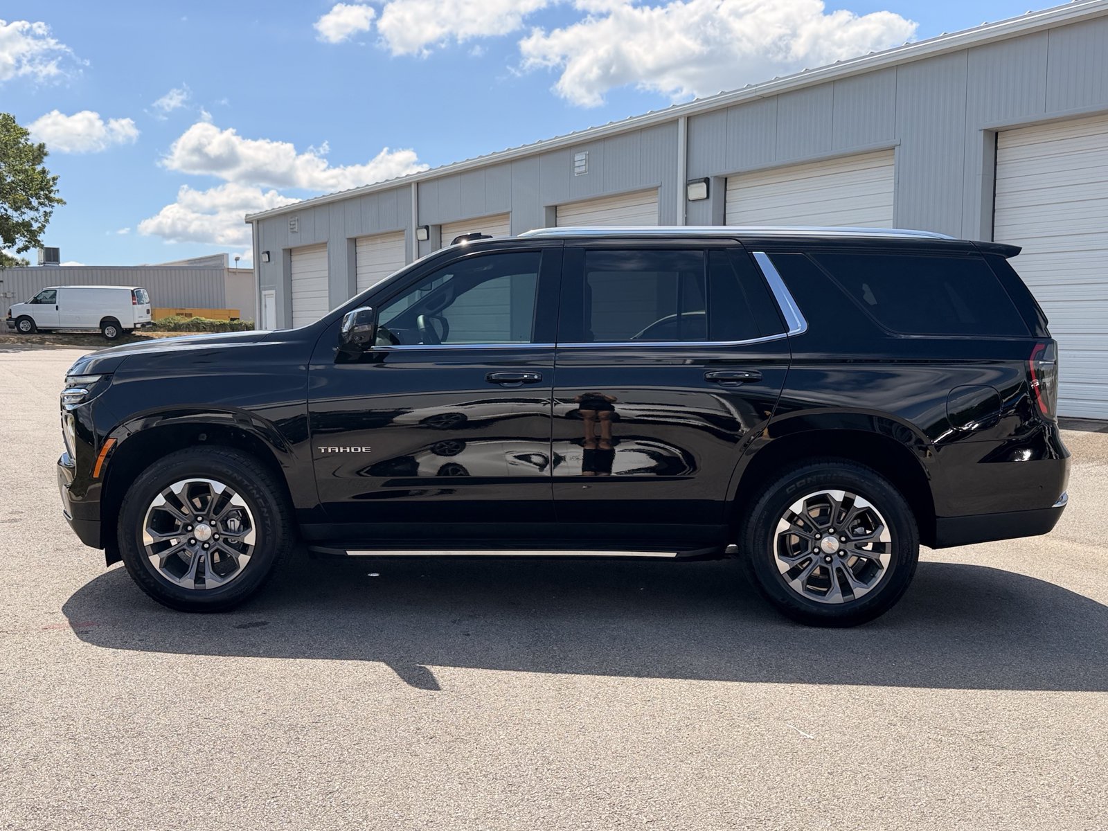 Used 2026 Chevrolet Tahoe LT w/ Comfort Package RWD image 9
