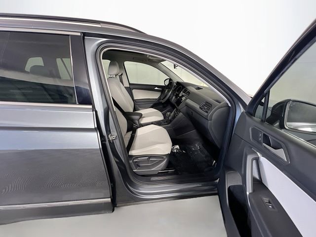 Used 2020 Volkswagen Tiguan SE w/ Panoramic Sunroof Package image 29