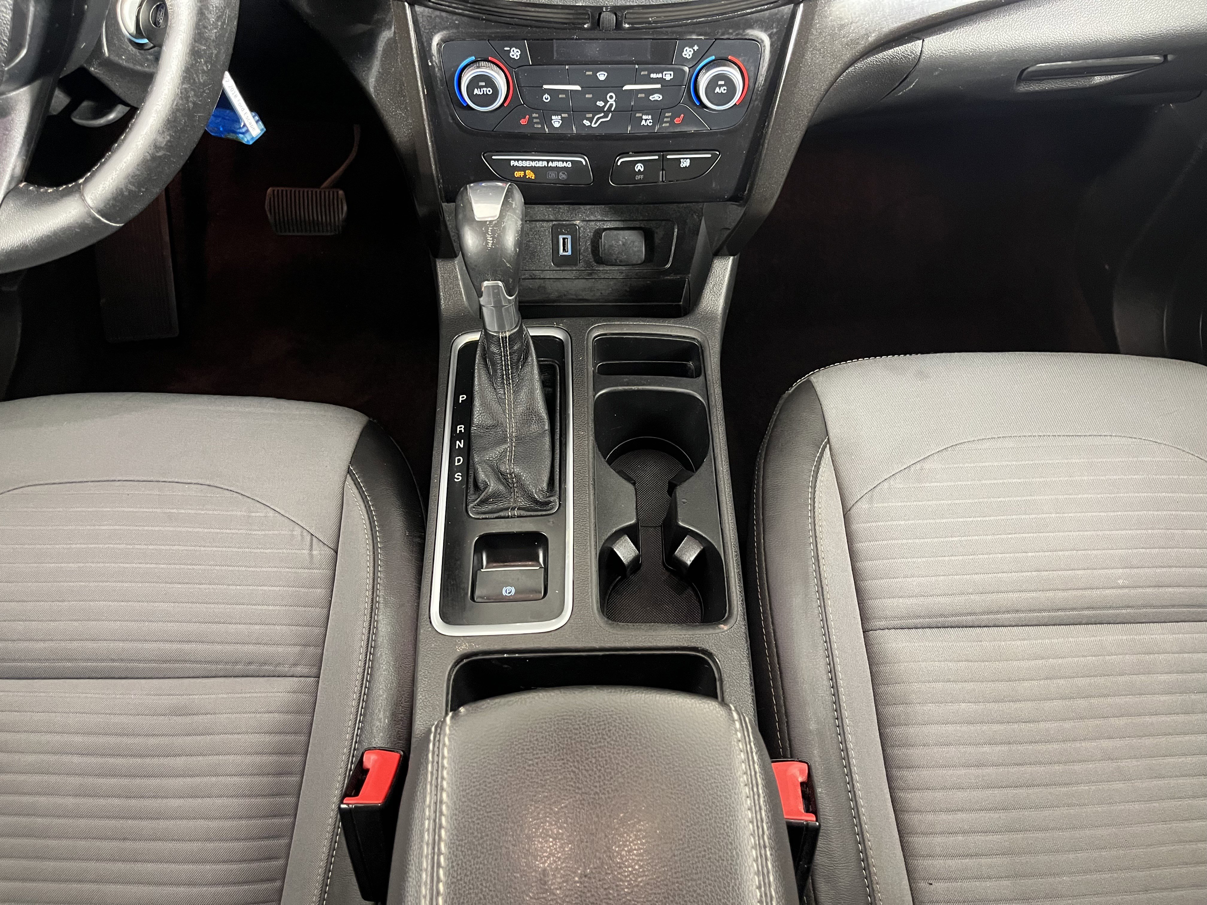 Used 2018 Ford Escape SE w/ SE Sport Appearance Package image 16