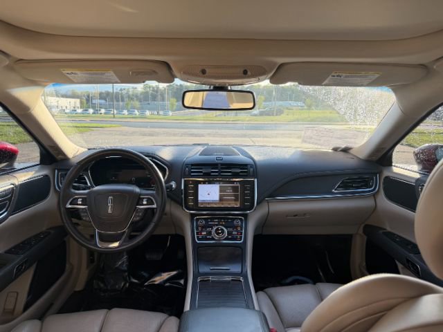 Used 2017 Lincoln Continental Select image 10