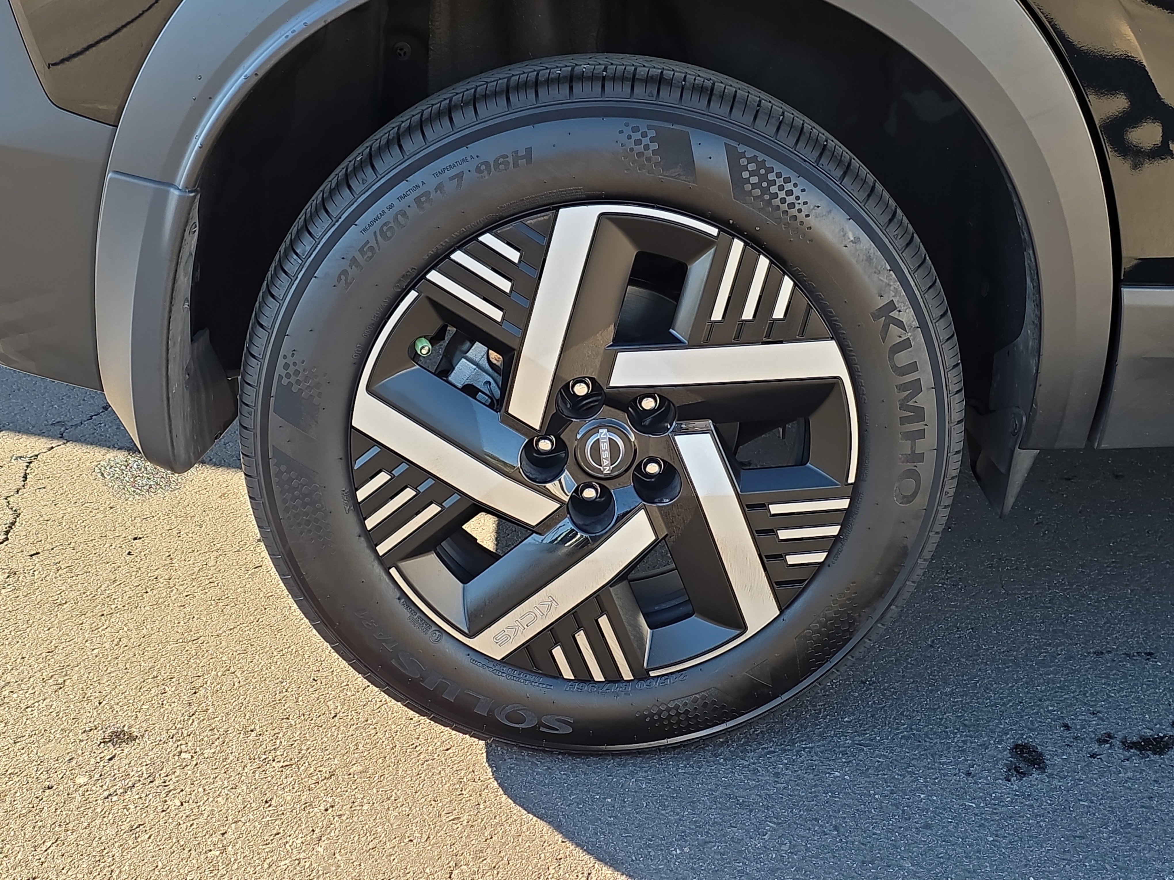 Used 2025 Nissan Kicks SV image 9