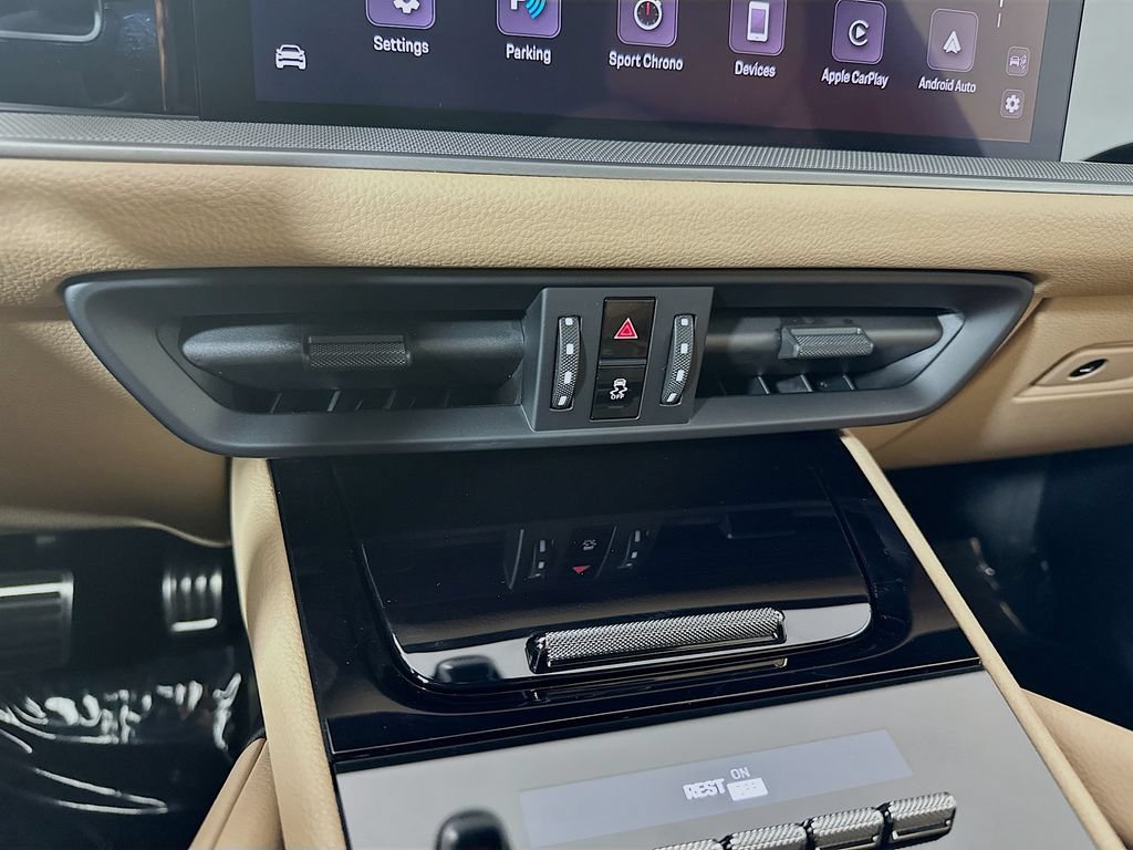 Certified 2025 Porsche Cayenne S AWD/4WD image 18