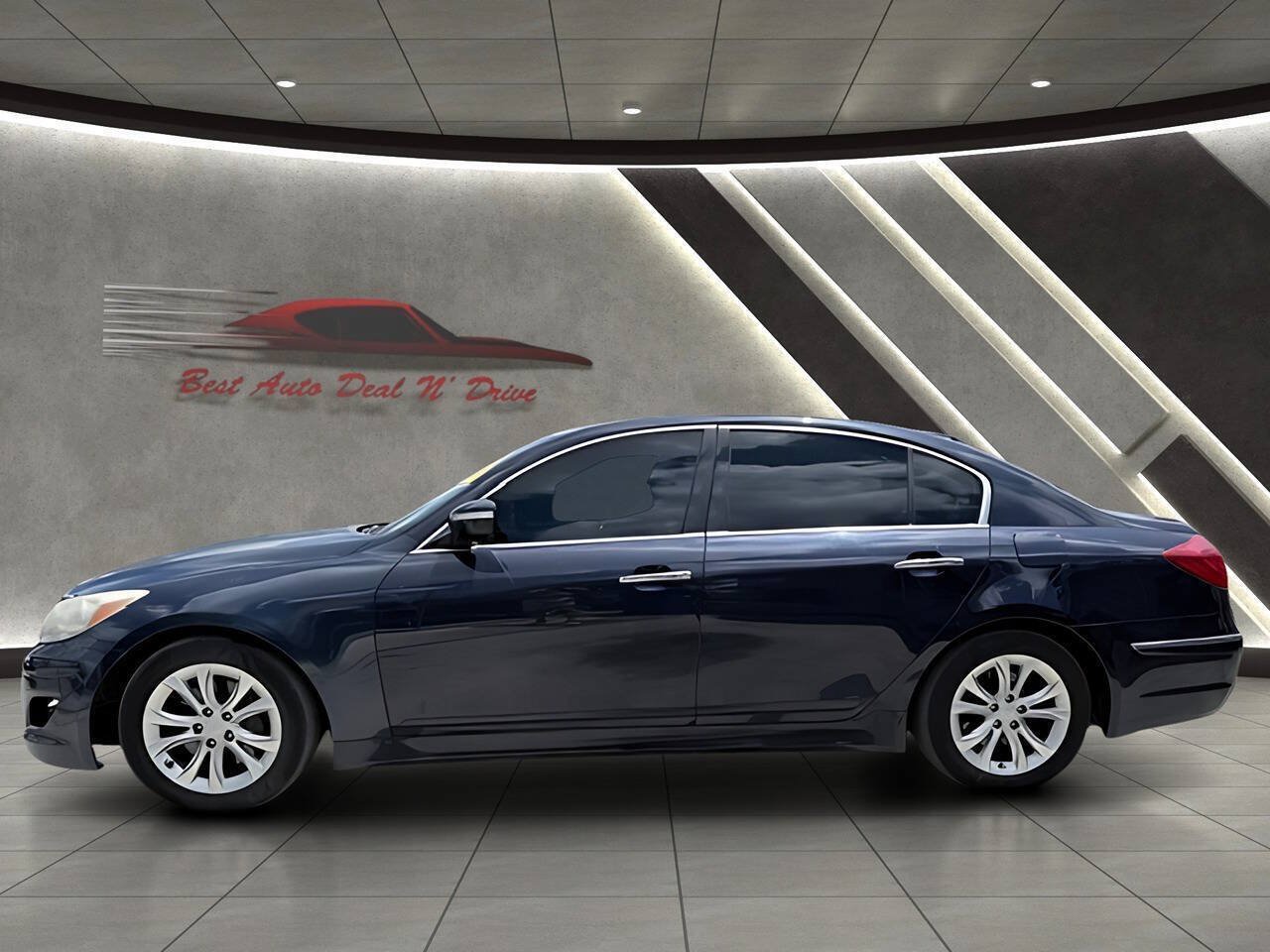 Used 2013 Hyundai Genesis 3.8 RWD image 5