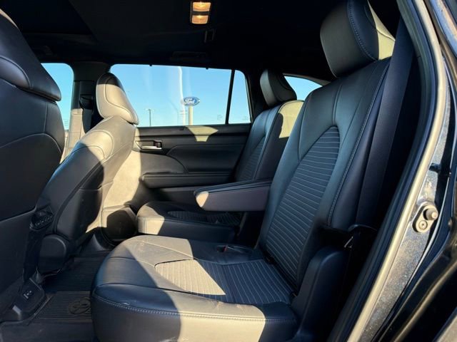 Used 2024 Toyota Highlander XSE FWD image 17