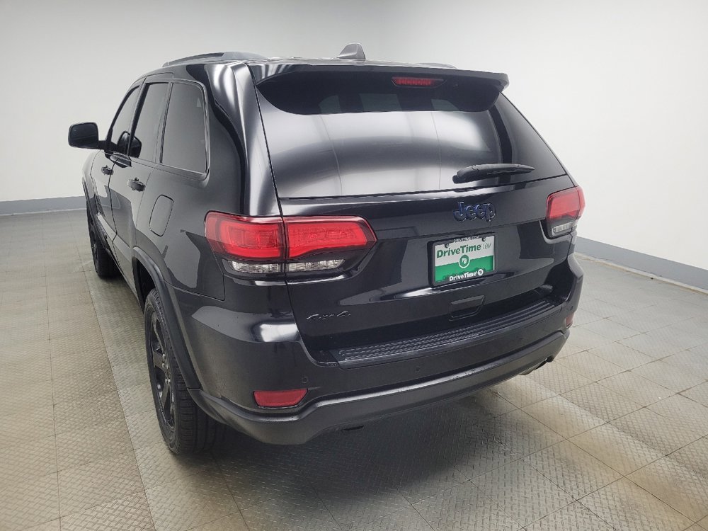 Used 2019 Jeep Grand Cherokee Laredo image 5