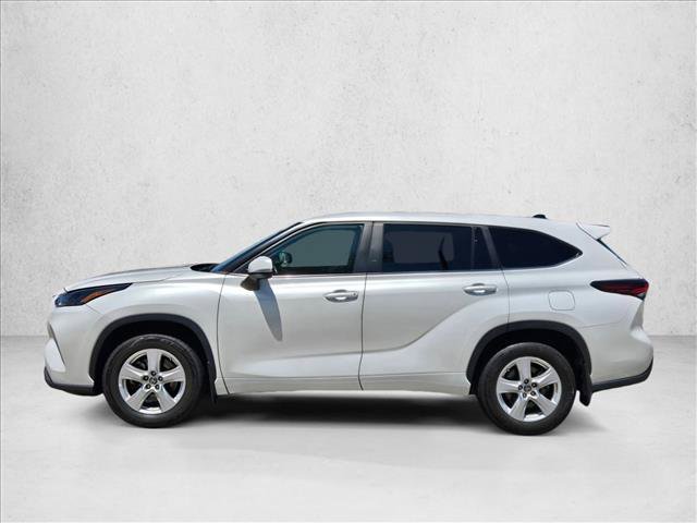 Used 2024 Toyota Highlander LE AWD/4WD image 9