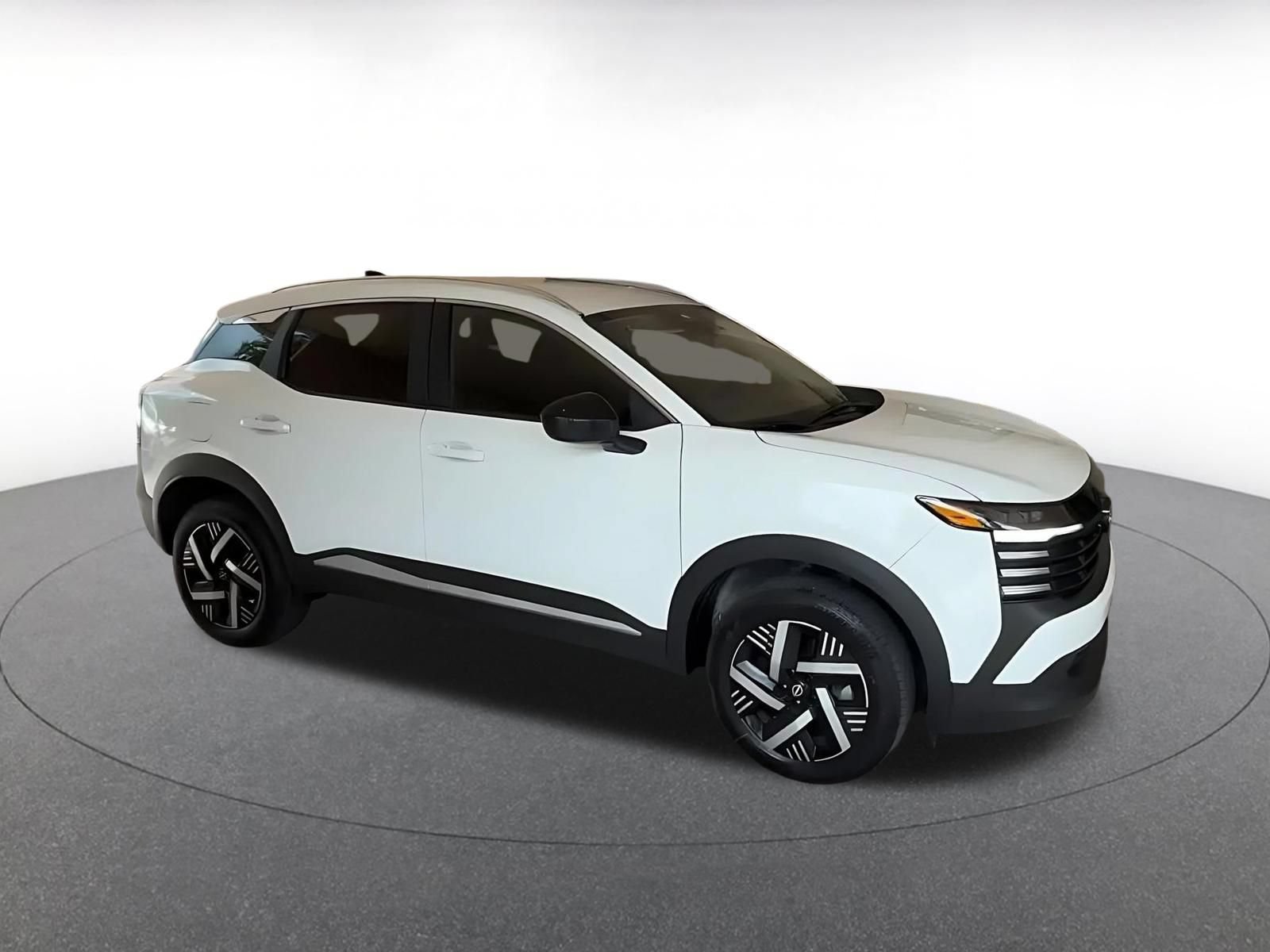 Used 2026 Nissan Kicks SV w/ Cold Weather Package FWD image 2