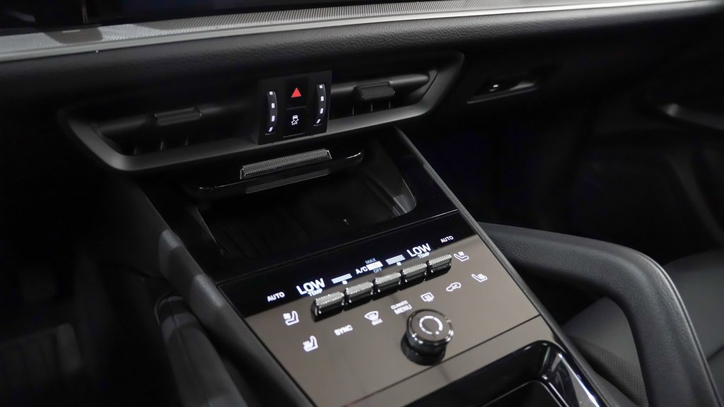 Certified 2025 Porsche Cayenne image 31