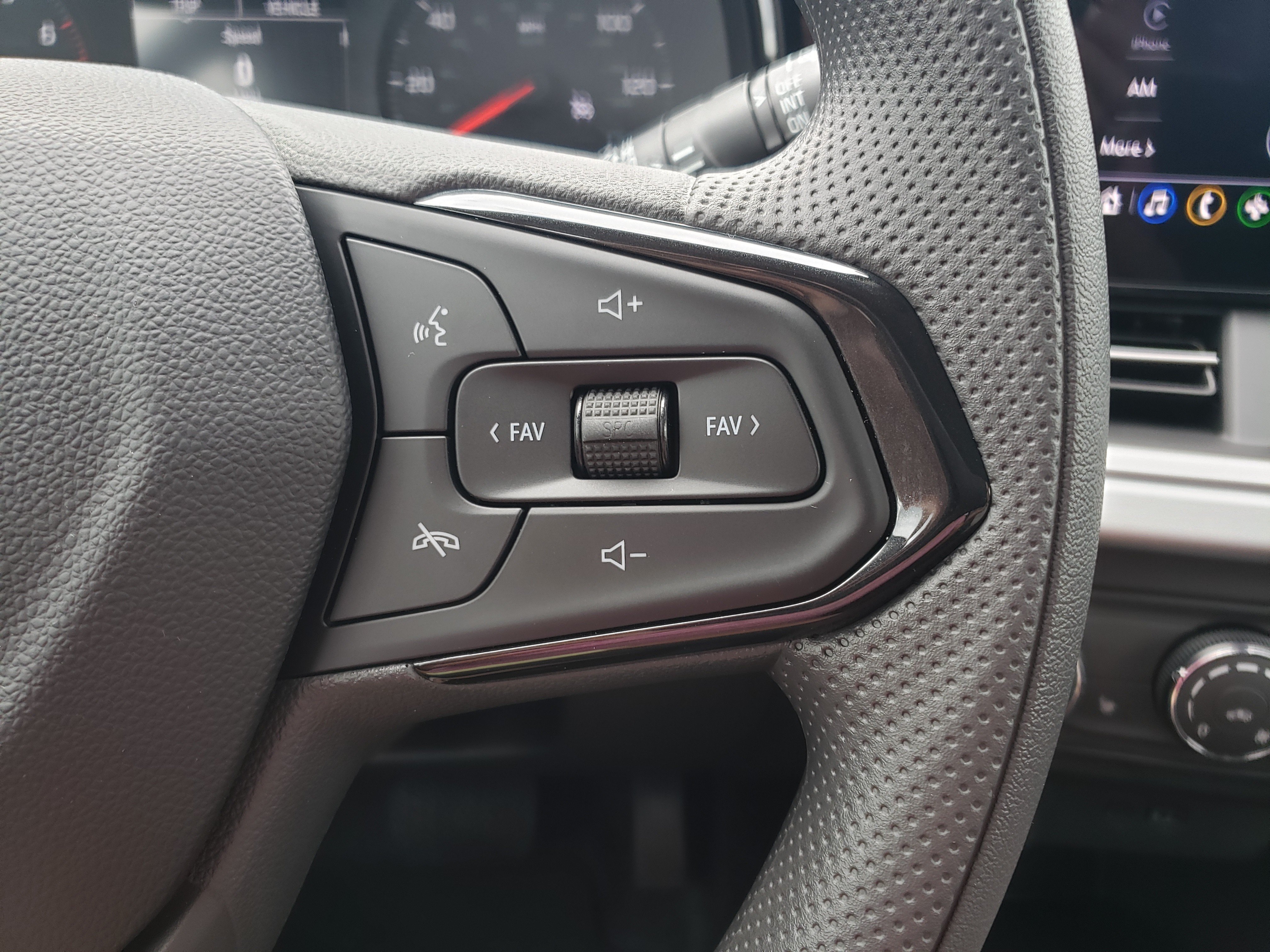 New 2026 Chevrolet Trax LS w/ LS Convenience Package FWD image 17