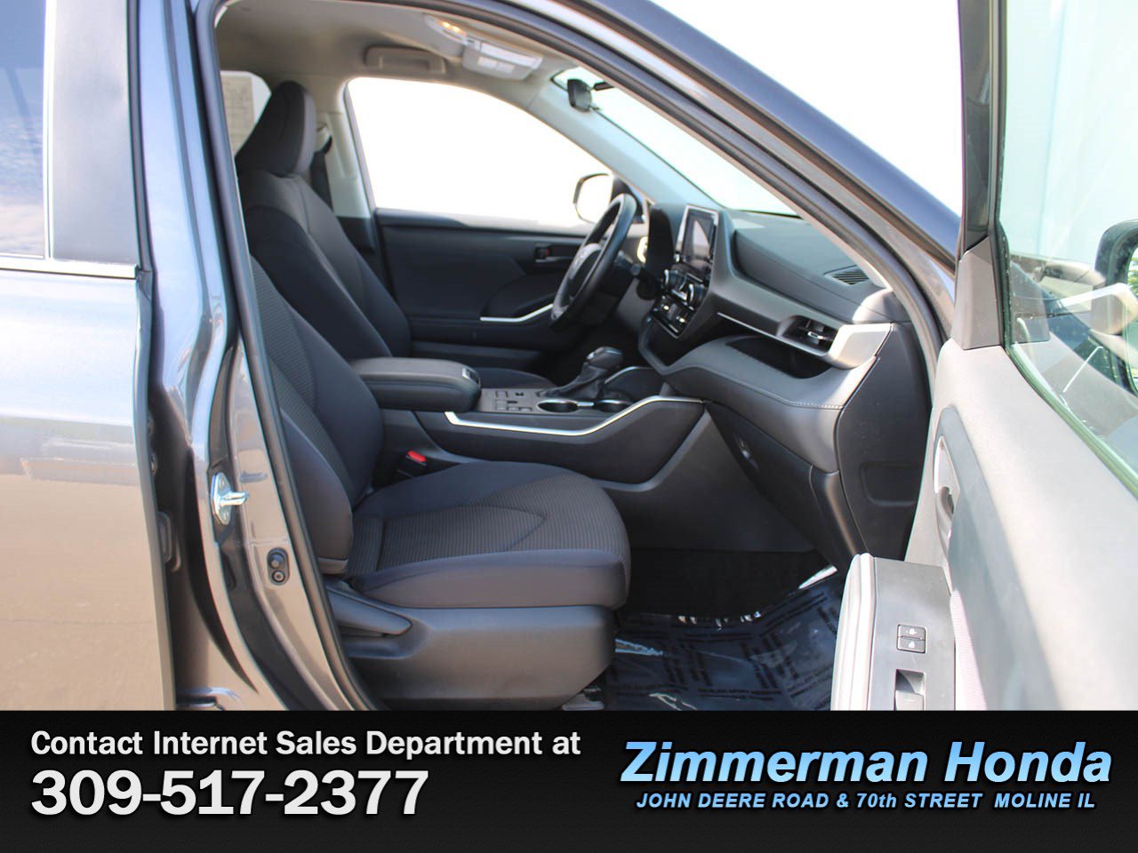 Used 2024 Toyota Highlander LE AWD/4WD image 20