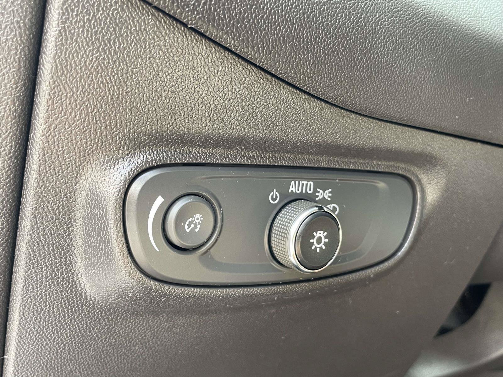 Used 2024 Chevrolet Equinox LT FWD image 16