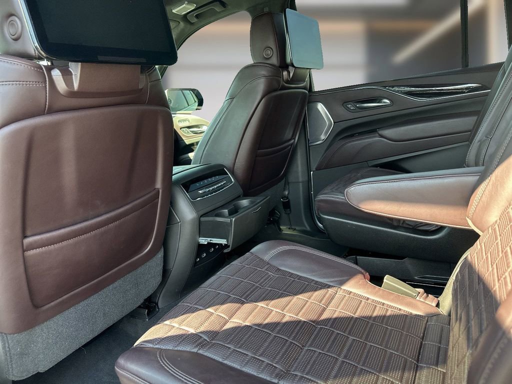 Used 2021 Cadillac Escalade ESV Premium Luxury Platinum w/ Heavy-Duty Trailer Package image 12