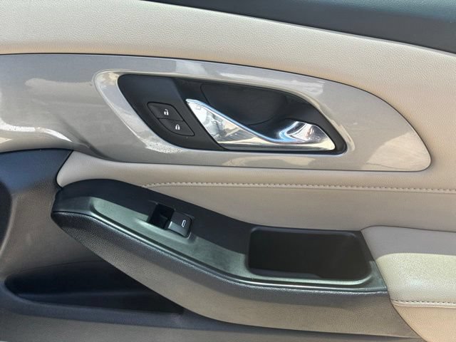 Used 2023 Chevrolet Traverse LS FWD image 14