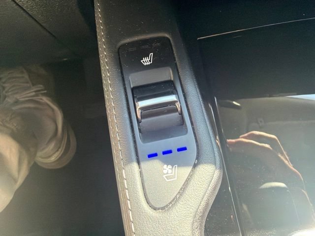 Used 2024 Kia Telluride EX w/ EX Captain's Chair Package AWD/4WD image 39