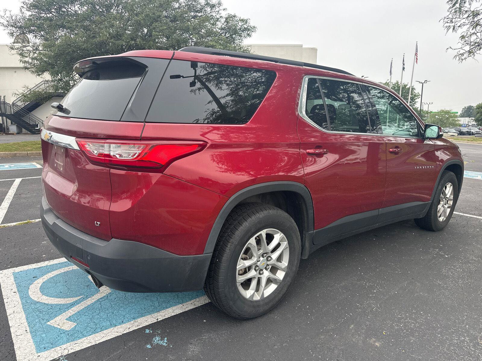 Used 2019 Chevrolet Traverse LT FWD image 12
