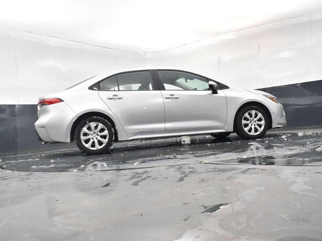 Used 2025 Toyota Corolla LE image 28