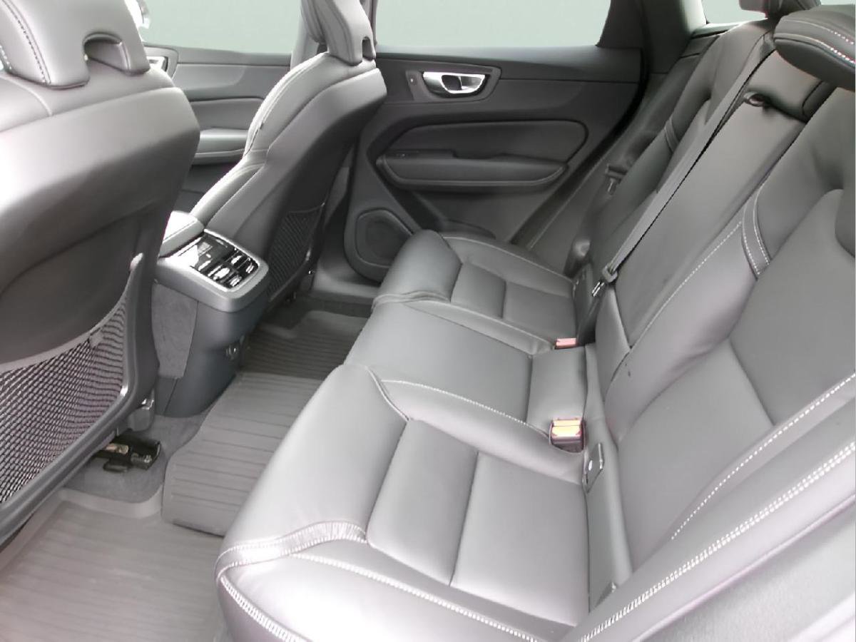 Used 2025 Volvo XC60 B5 Ultra image 9