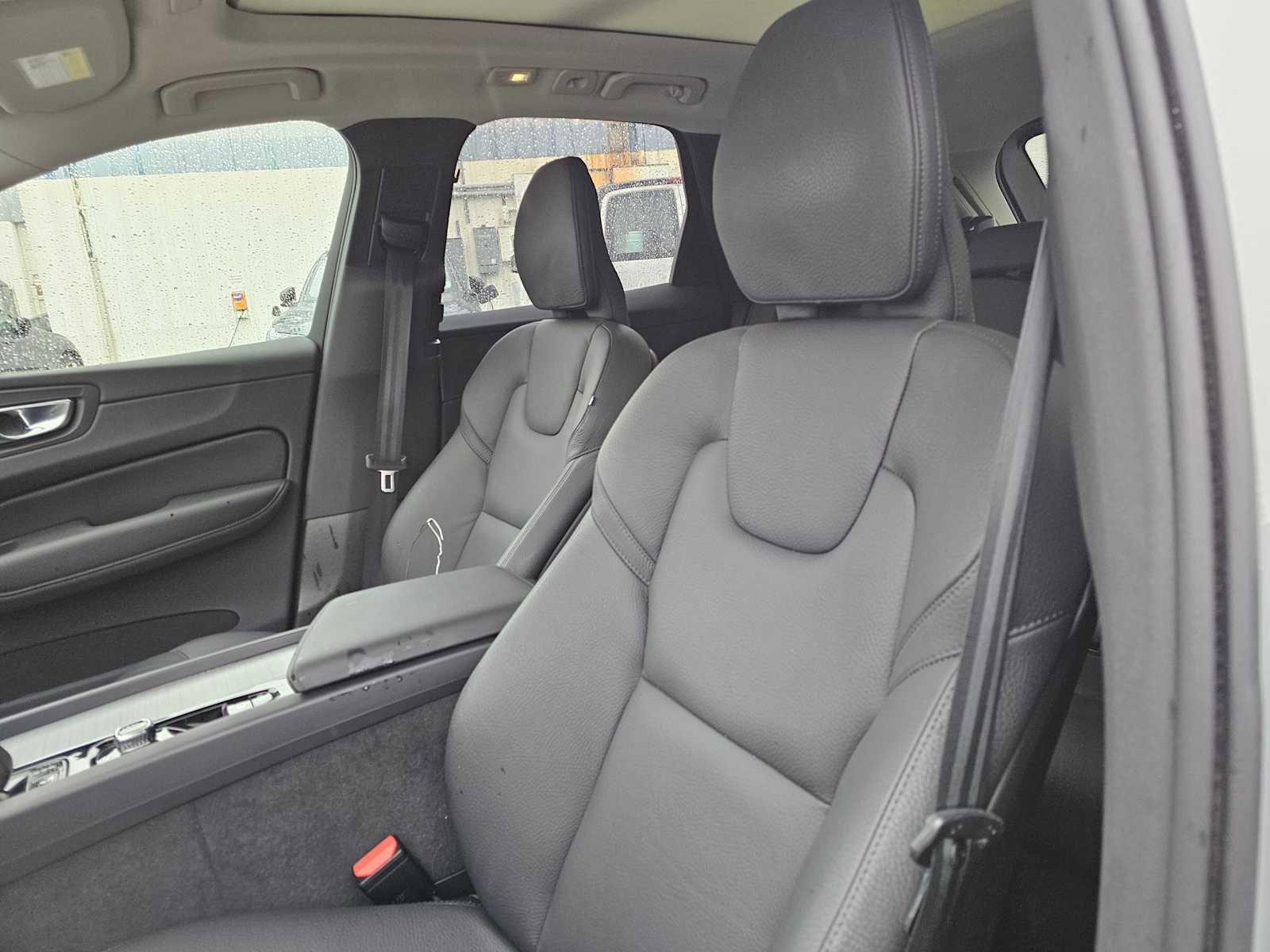 Certified 2025 Volvo XC60 B5 Plus image 24
