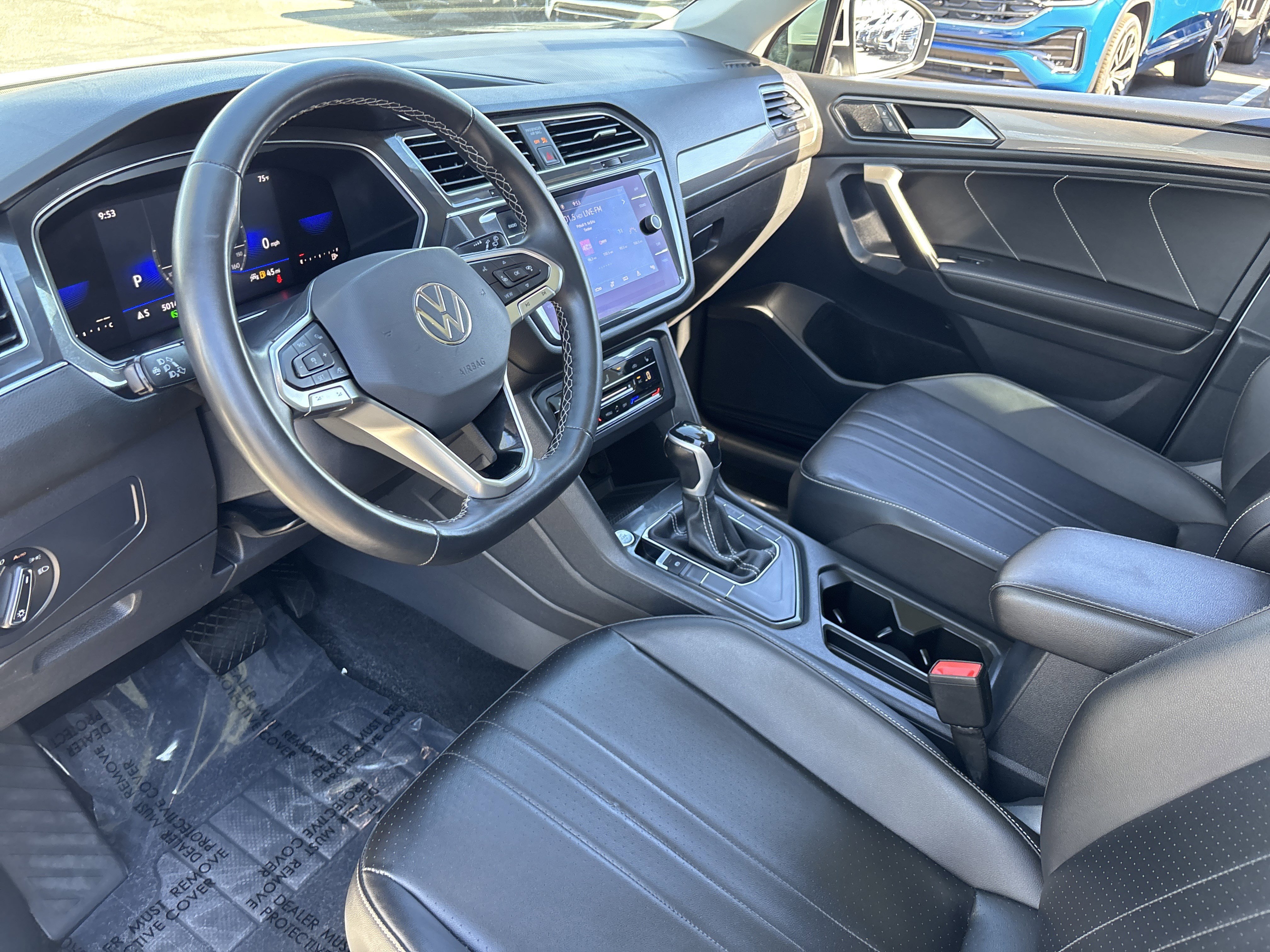 Used 2022 Volkswagen Tiguan SE w/ Panoramic Sunroof Package image 18