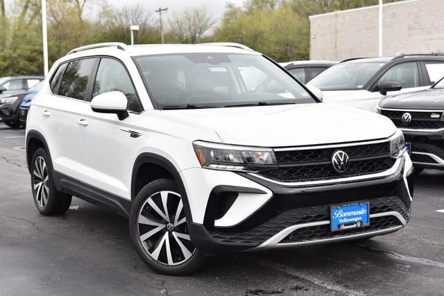 Certified 2023 Volkswagen Taos SE w/ Panoramic Sunroof Package image 2