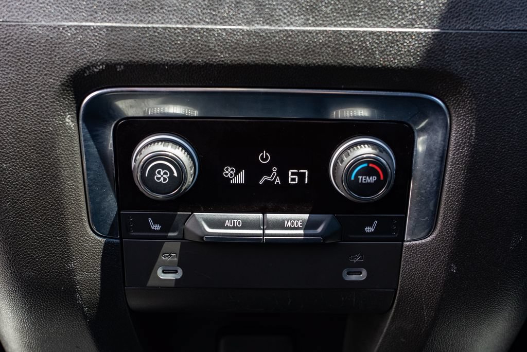 Used 2022 Chevrolet Suburban Premier AWD/4WD image 9