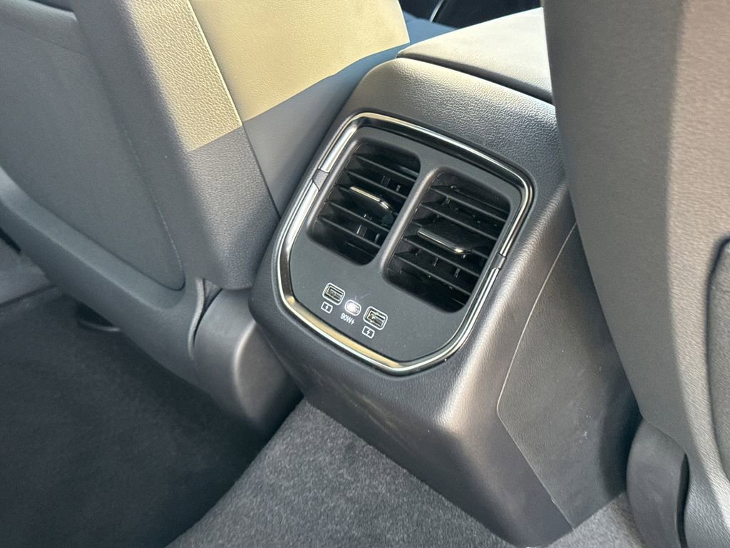 New 2025 VinFast VF 8 Plus AWD/4WD image 18