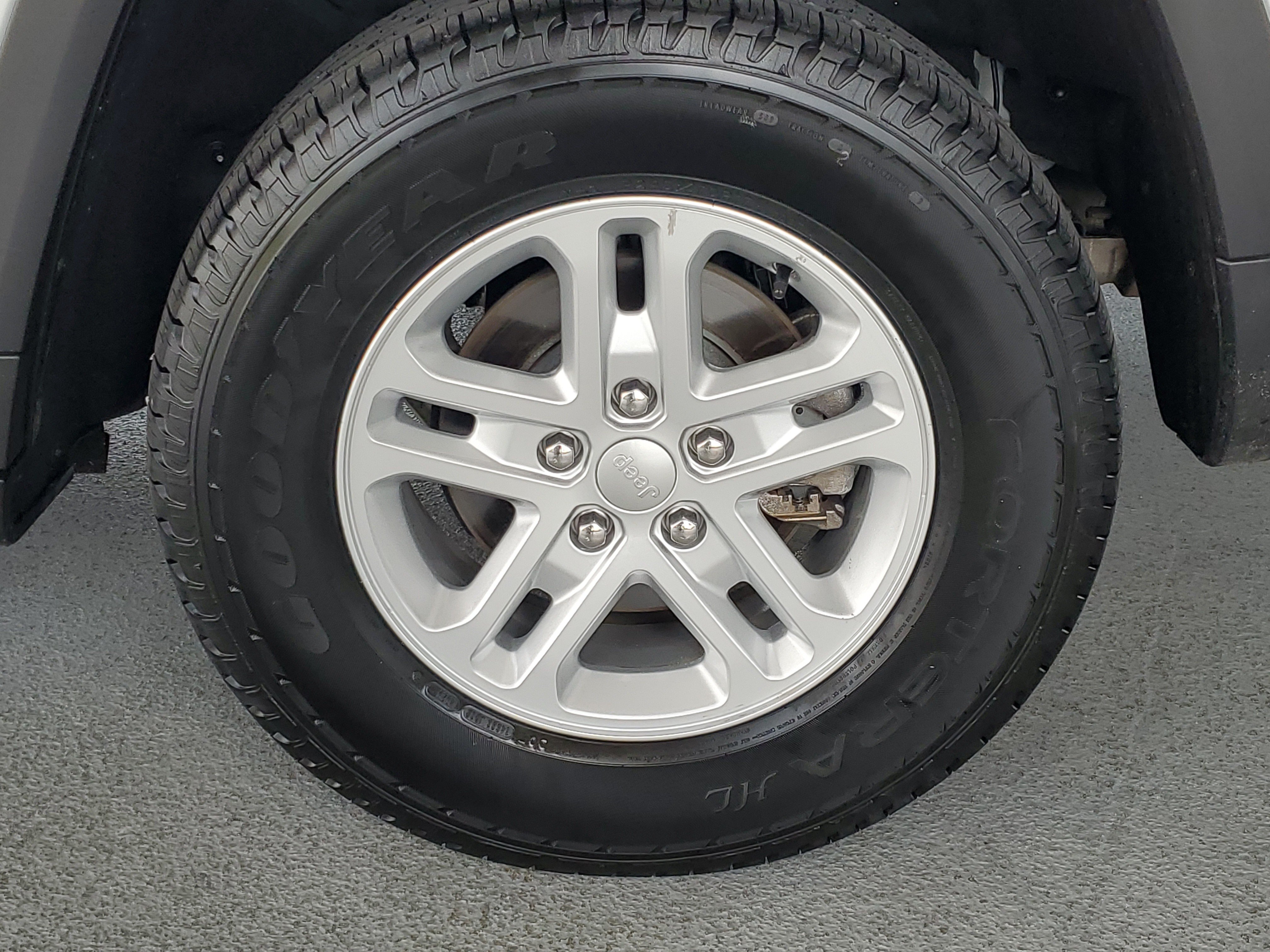 Certified 2023 Jeep Grand Cherokee Laredo w/ Trailer Tow Prep Group (B) AWD/4WD image 7