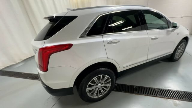 Used 2017 Cadillac XT5 Luxury w/ Driver Awareness Package FWD image 8