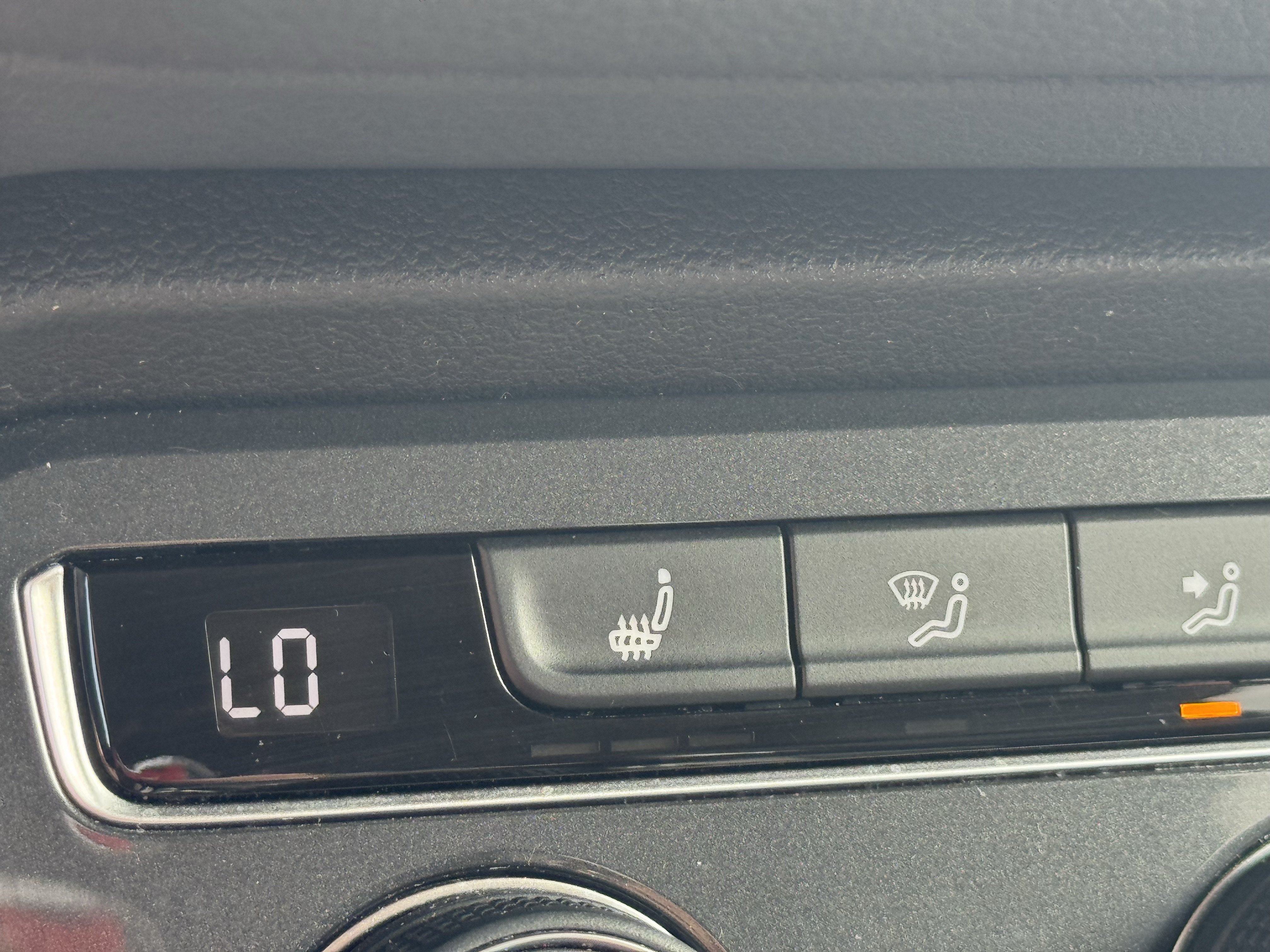 Used 2021 Volkswagen Tiguan SE AWD/4WD image 26