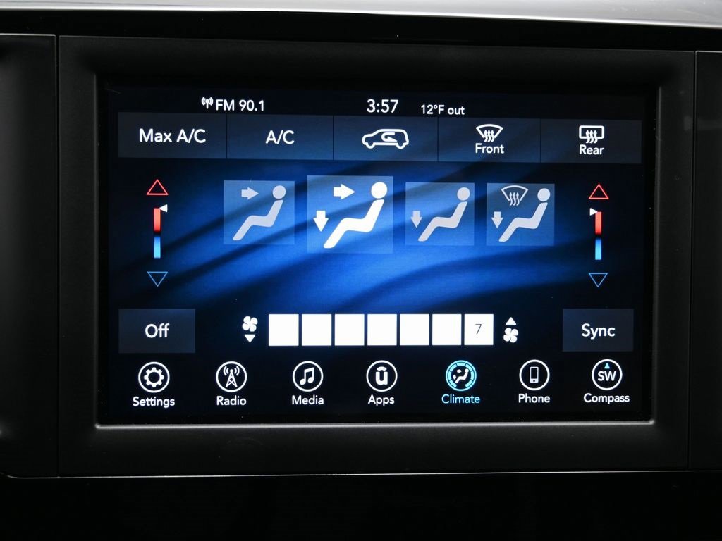 Used 2020 Chrysler Voyager L image 23