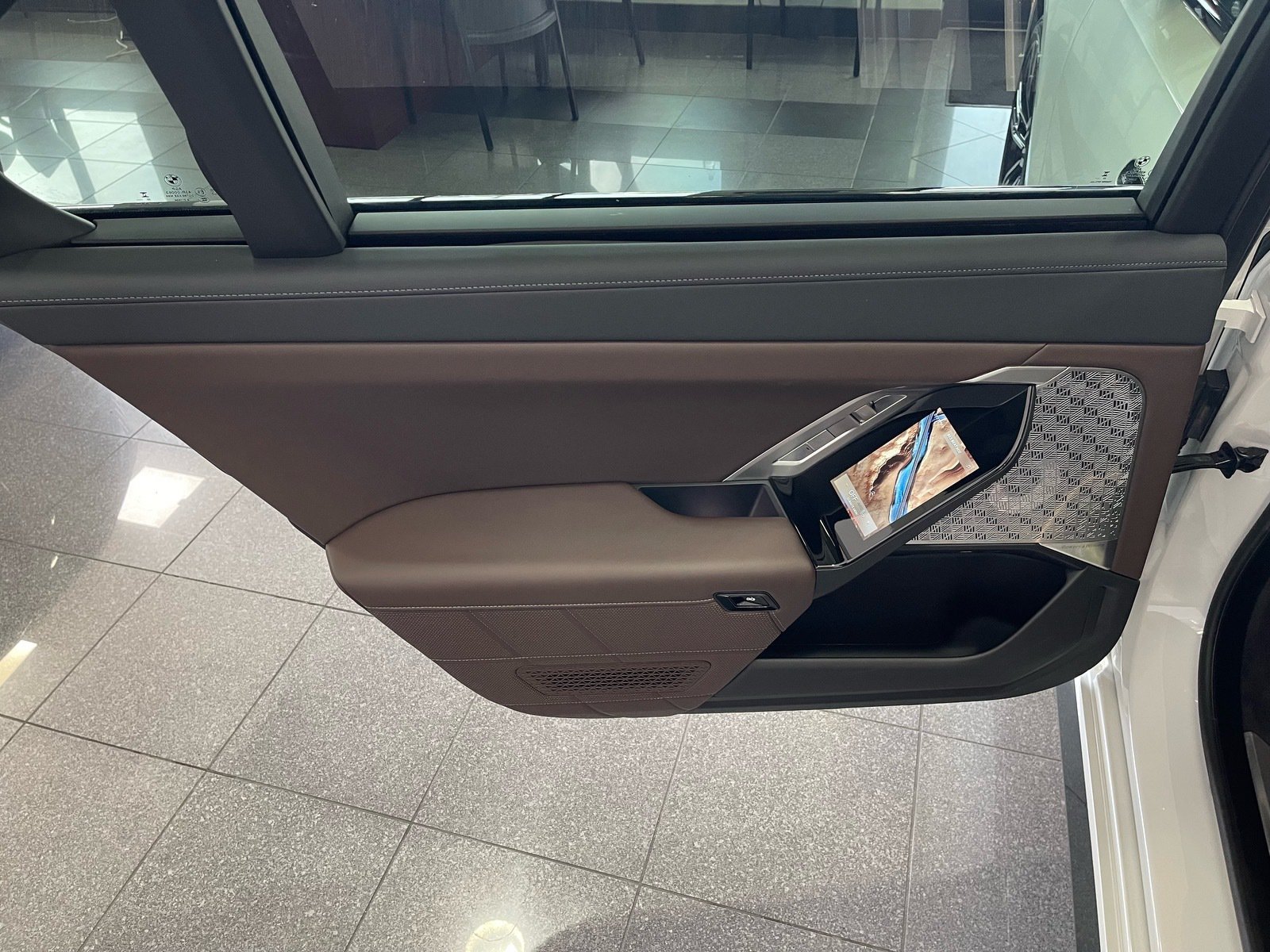 Used 2024 BMW i7 xDrive60 AWD/4WD image 32