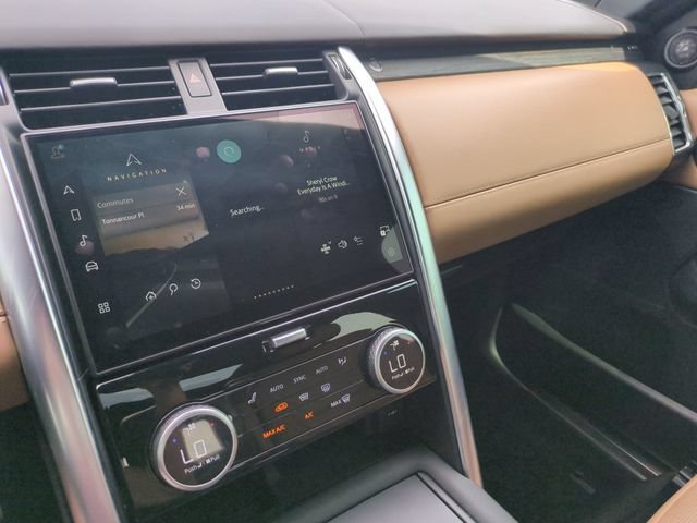 Used 2023 Land Rover Discovery Metropolitan Edition AWD/4WD image 11