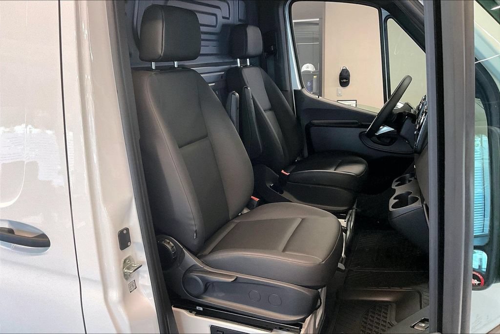 Used 2026 Mercedes-Benz Sprinter 2500 image 3
