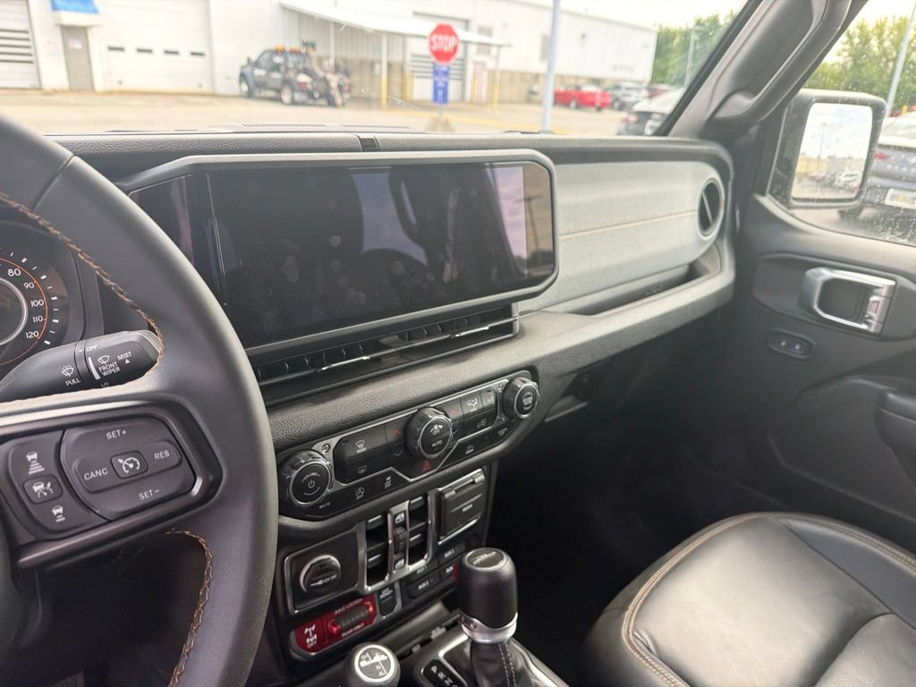 Used 2024 Jeep Gladiator Sport AWD/4WD image 4