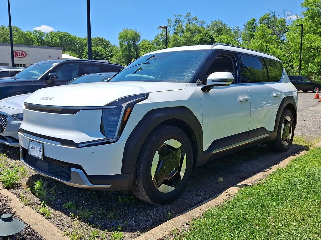 Certified 2024 Kia EV9 Wind AWD/4WD image 3