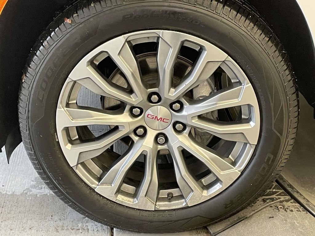 Used 2022 GMC Yukon Denali w/ Denali Premium Package image 11