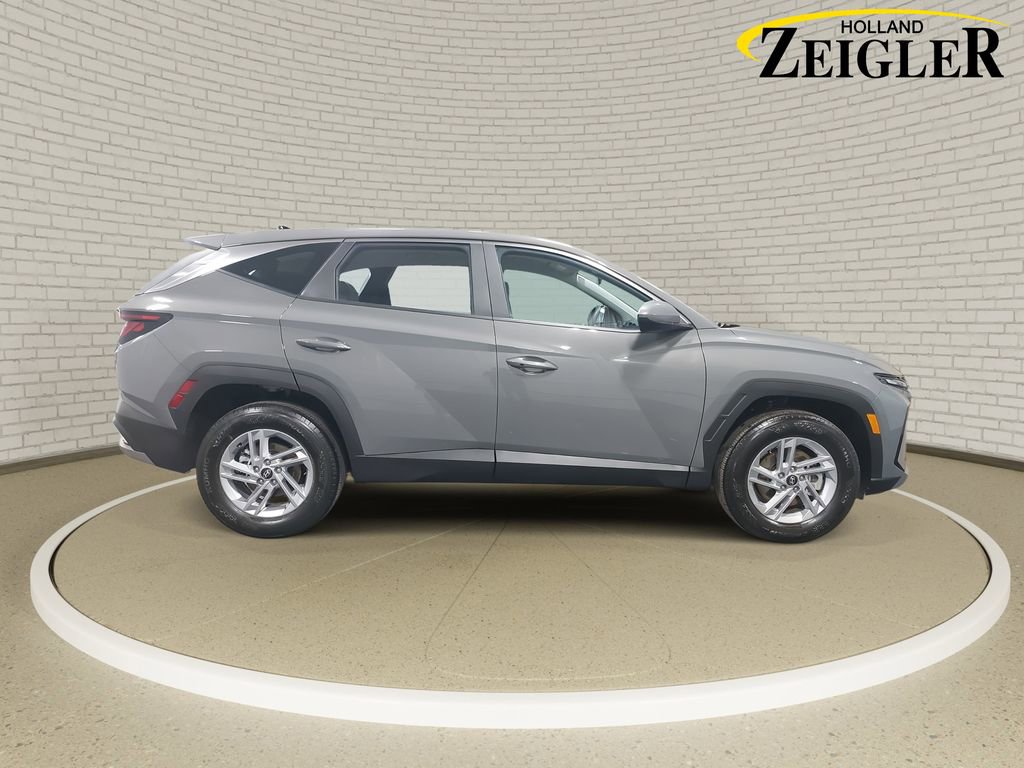Certified 2025 Hyundai Tucson SE image 4