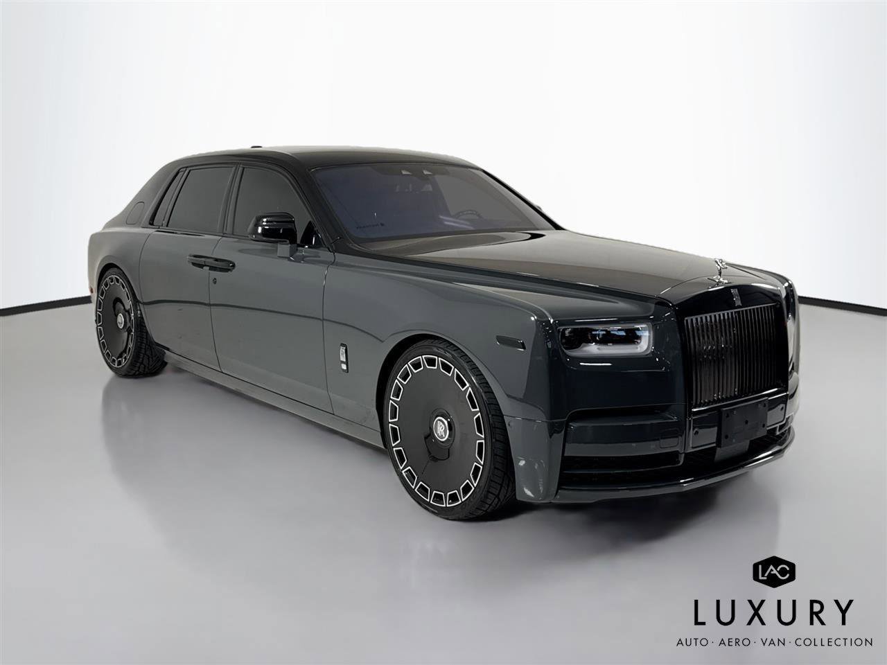 Used 2019 Rolls-Royce Phantom Sedan RWD image 3