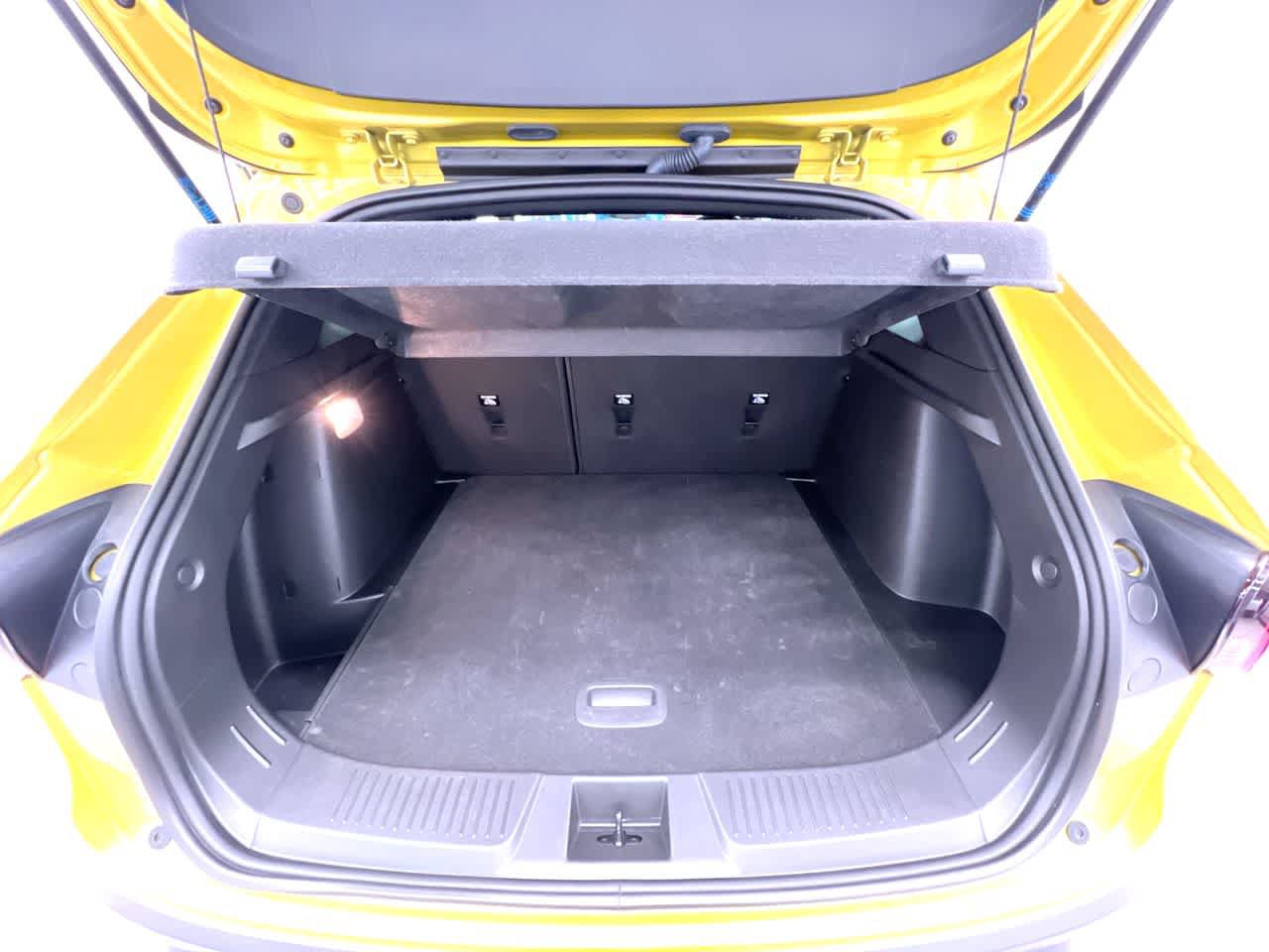 Used 2024 Chevrolet Trax RS w/ Sunroof Package FWD image 39